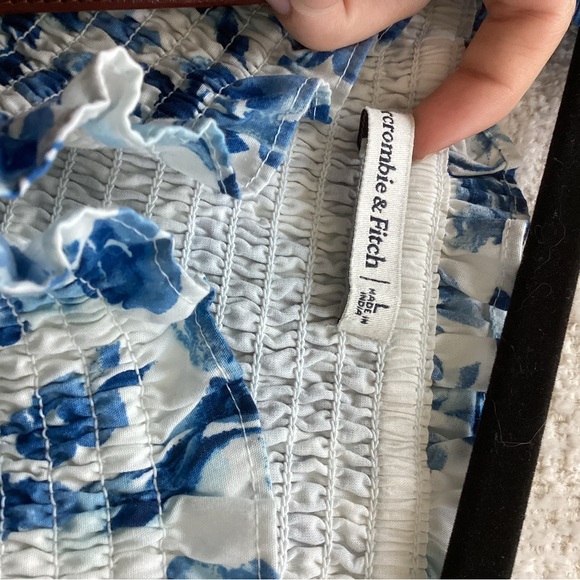 Abercrombie & Fitch White Blue Floral Smocked Puff Sleeve Tiered Dress - Picture 5 of 7